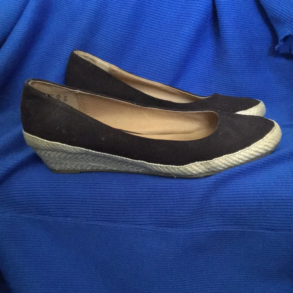 FINAL MARKDOWN Ladies’ American Eagle Espadrilles (9-1/2)